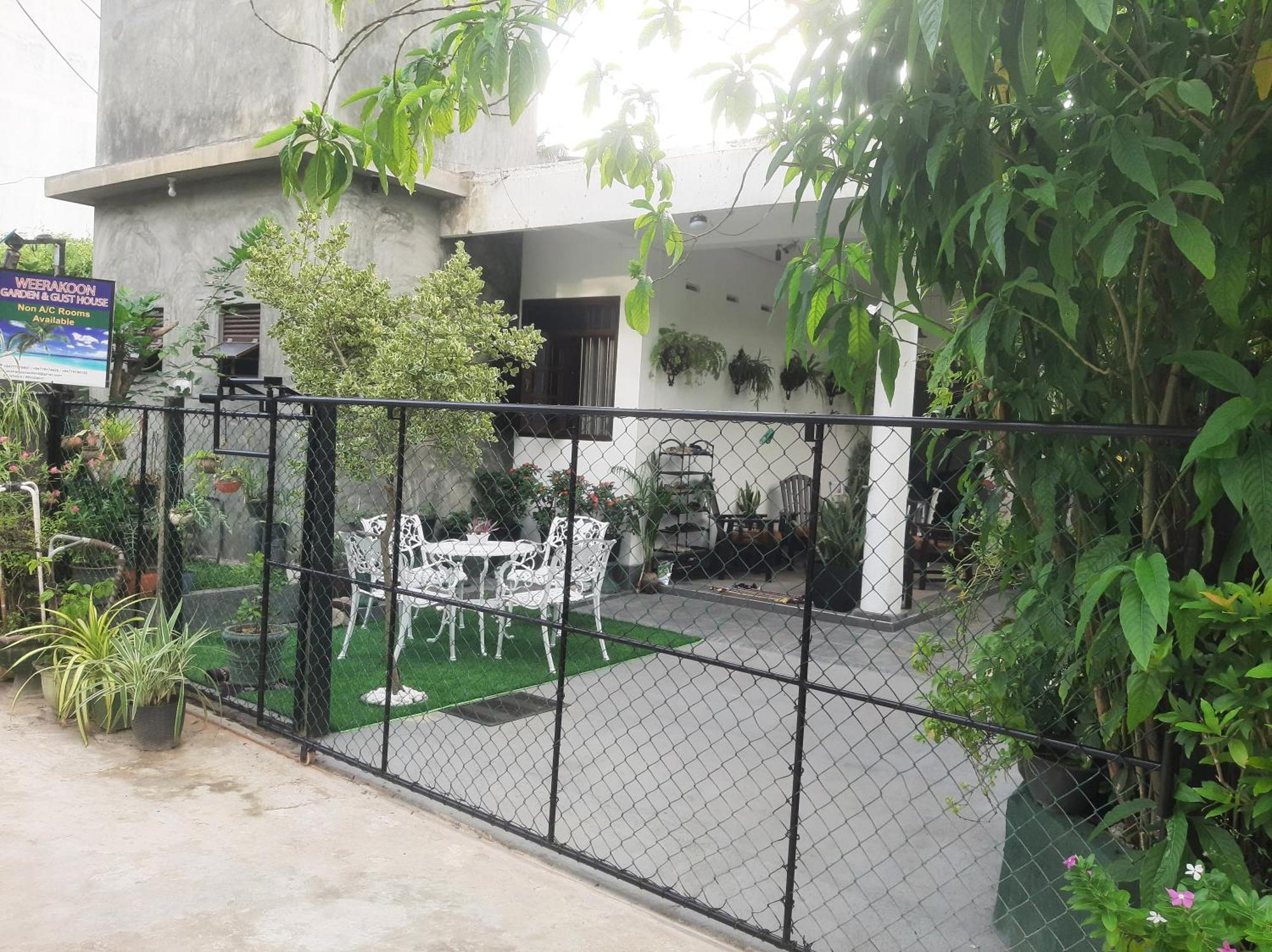 Hotel Weerakoon Garden Guest Hikkaduwa Exterior foto